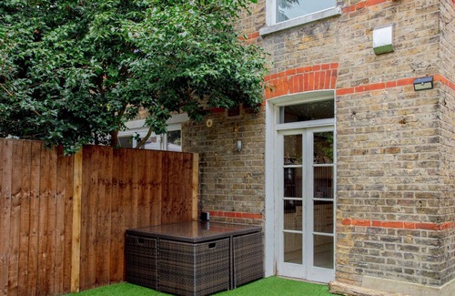Earlsfield House | Bright & Spacious Family Home Near Wimbledon