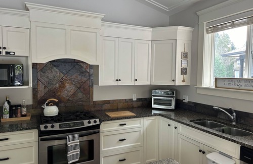 Victoria House | Bright Spacious Home w/Kids Areas