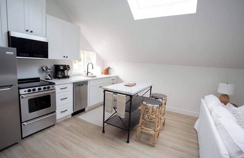 Loma Portal House | Bright, Spacious, King Bed, Family Friendly