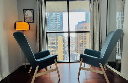 Carlton South Apartment | Bright Spacious Loft with Free Parking and Work Space