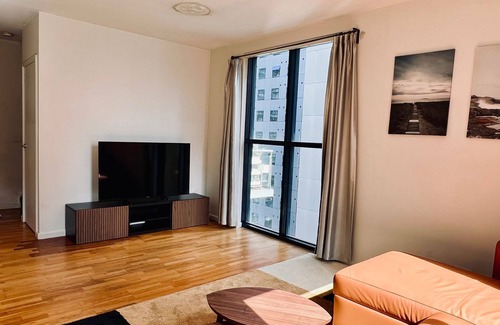 Carlton South Apartment | Bright Spacious Loft with Free Parking and Work Space