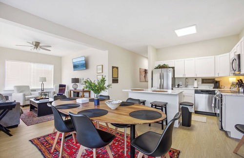 Fredericksburg Apartment | Bright & spacious apartment with room for 6 in the heart of downtown