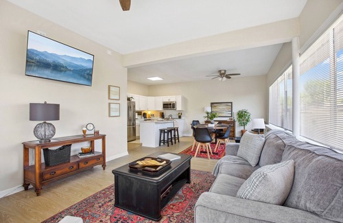 Fredericksburg Apartment | Bright & spacious apartment with room for 6 in the heart of downtown