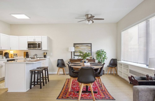 Fredericksburg Apartment | Bright & spacious apartment with room for 6 in the heart of downtown
