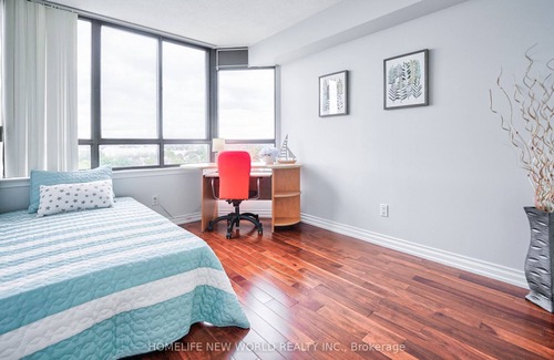 Steeles Condo | Bright specious 3 bedrooms condo close to amenities