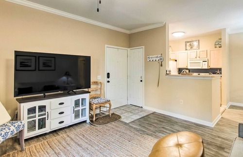 Saint Simons Heights Condo | Bright St Simons Island Condo w/Shared Pool!
