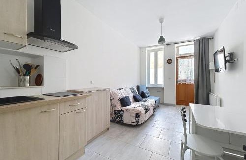 Coursan Apartment | Bright studio in Coursan close to activities