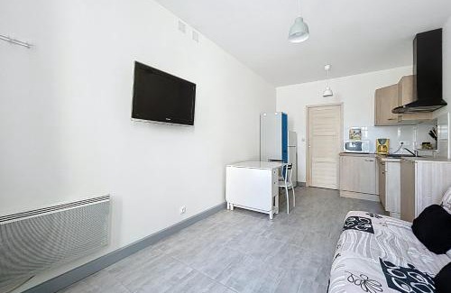 Coursan Apartment | Bright studio in Coursan close to activities