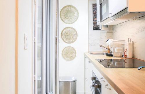 19th Arrondissement Apartment | bright studio with balcony quiet location