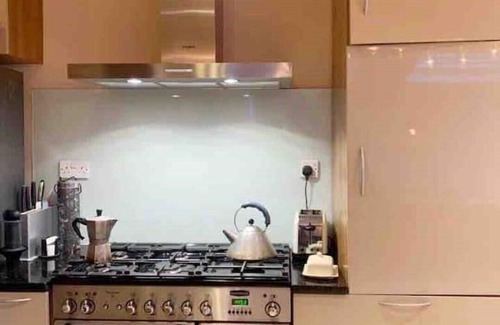 North Kensington Apartment | Bright, Stylish 2 Bed Flat Close to Notting Hill