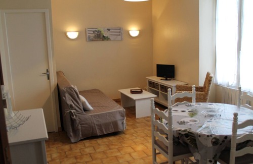 La Roche-Posay Apartment | Bright T2 Apartment in La Roche-Posay Center with Wi-Fi and Washer