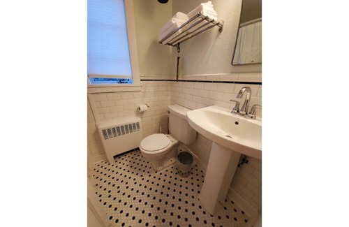 Los Alamos House | Bright & Tasteful Condo Near Lab, 2 BR, Gov Rates