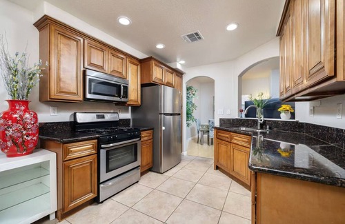 Valle Lindo Apartment | Bright Townhome Retreat With Private Patio Walk Trails