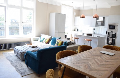 South Hampstead Apartment | Bright, Vibrant 1 BD Apartment in Sth Hampstead!