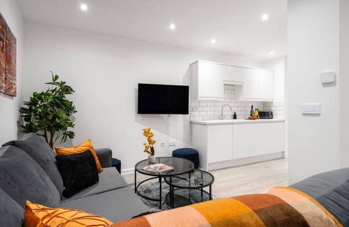 Wallasey Apartment | Brighton Apartment - Modern, Free Wi-Fi, Parking