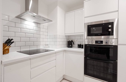 Wallasey Apartment | Brighton Apartment - Modern, Free Wi-Fi, Parking