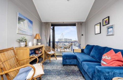 Seafront House | Brighton Water Cabin at the Marina, Free Parking By My Getaways