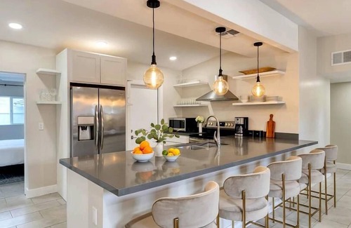 South Scottsdale Cottage | Brilliance-fire Pit & Foosball-walk to Old Town