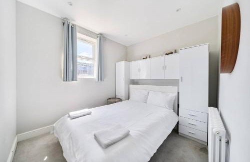 Camberwell Apartment | Brilliant 2 Bed Apartment - Spacious, Central & Well-Connected