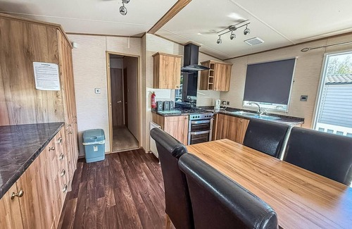 Caister-on-Sea House | Brilliant caravan for hire at Caister Haven Holiday Park in Norfolk ref 30011H
