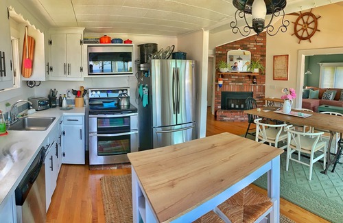 Rockport House | Brilliant Ocean Views. Two Cottages - One price.