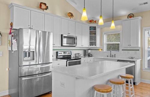 Newport House | BRING THE BOAT ! GORGEOUS PET FRIENDLY HOME ON THE SOUND
