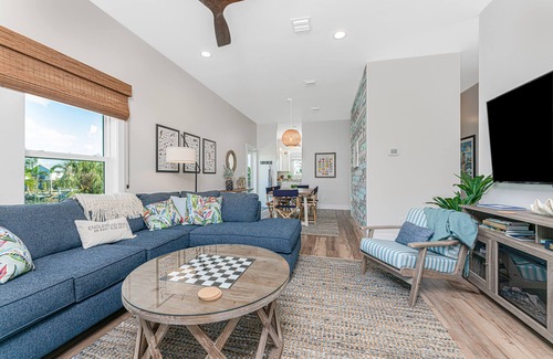 Englewood Cottage | Bring your boat to our cozy cottage in a quiet waterfront community.