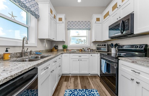 Englewood Cottage | Bring your boat to our cozy cottage in a quiet waterfront community.
