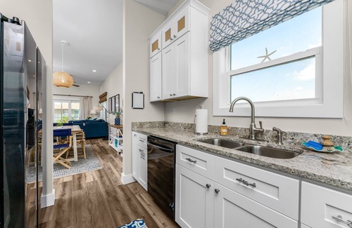 Englewood Cottage | Bring your boat to our cozy cottage in a quiet waterfront community.