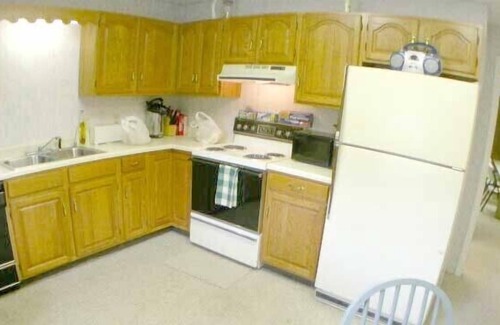 Bluff City Cabin | Bristol Party Lodge sleeps 21 and includes a large Party Hall w/ seating for 40