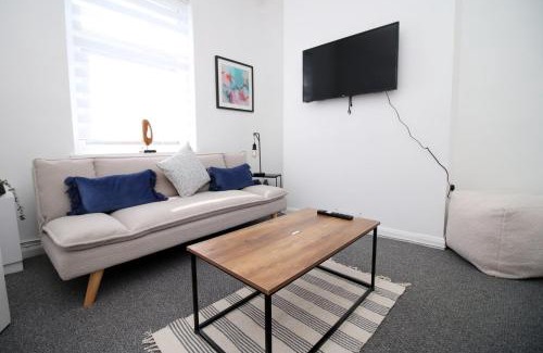 Newport House | Bristol Street (2BR FREE parking)| Cohost Partners
