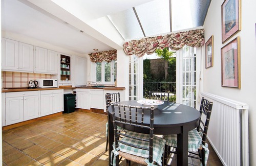 Parsons Green and Walham Apartment | BRITANNIA ROAD, FULHAM - traditional 3 bed, 3 bath period flat with roof terrace
