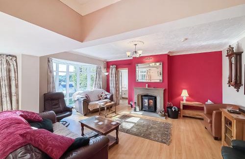 Kingswood House | Brithdir