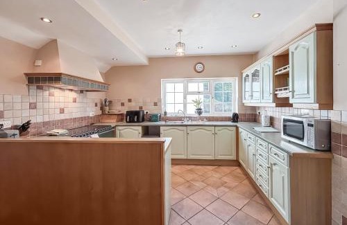 Kingswood House | Brithdir