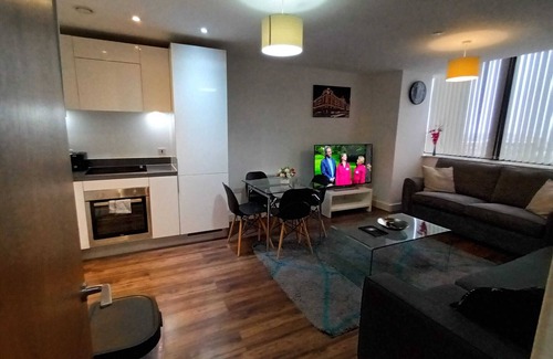 The Westside Apartment | Broad St - 1 Bedroom - 1 Bathroom - Free Parking