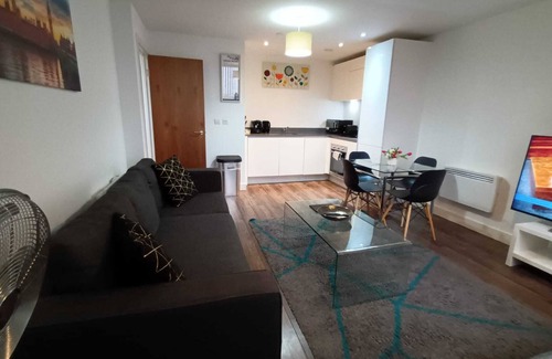 The Westside Apartment | Broad St - 1 Bedroom - 1 Bathroom - Free Parking