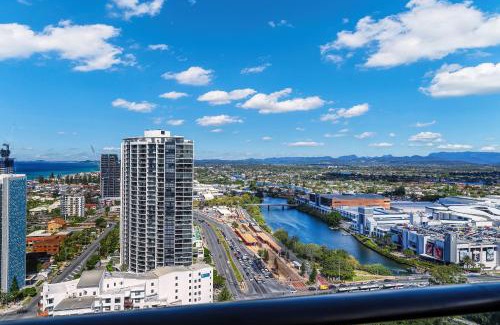 Broadbeach Apartment | Broadbeach oceanview apartment Level 26 with carpark - 4 mins walk to the beach