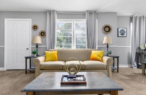 New Castle House | Broadmoor Bungalow - Both Units