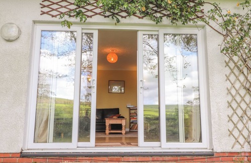 Boncath Cottage | BROHEDDWCH, pet friendly, country holiday cottage in Boncath