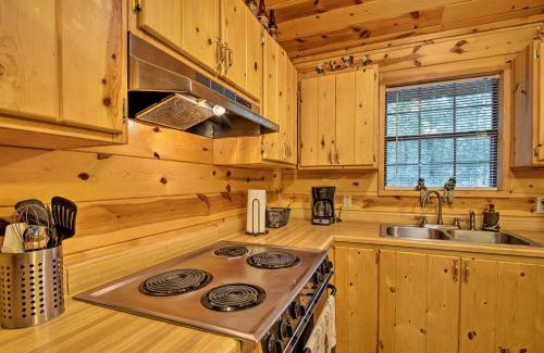 Broken Bow House | Broken Bow Cabin with Hot Tub, Near Hiking and Fishing