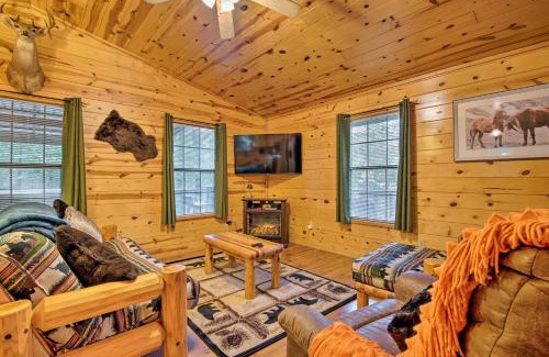 Broken Bow House | Broken Bow Cabin with Hot Tub, Near Hiking and Fishing