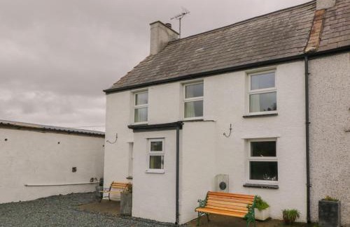 Llanfairpwllgwyngyll House | Bron Gadair