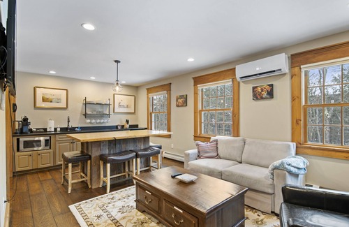 West Dover Hotel | Brook Bound Inn - Main Lodge-Two Bedroom Suite w/pullout & Kitchenette-Room 102n