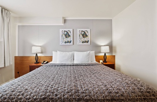 Sherwood Forest and Thistle Development Hotel | Brookhurst Plaza Inn