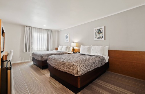 Sherwood Forest and Thistle Development Hotel | Brookhurst Plaza Inn