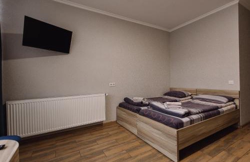 Yablunytsya Hotel | Brooklyn 2