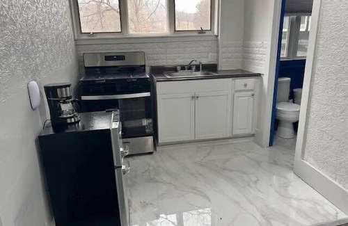 Hillsdale Apartment | Brooks Motel: Perfect Suite, Seasonal Waterviews