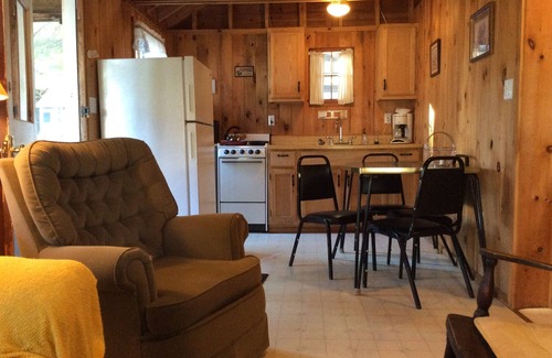 North Sebago Cottage | Brookside Cottage-Private Beach-Pets Welcome - Round Table Lodge, Sebago, Maine