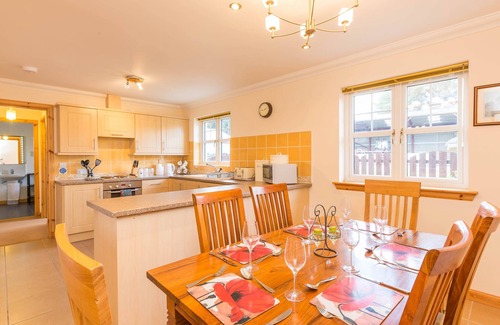 Culloden Moor Cottage | Broombank Cottage - sleeps 6 guests in 3 bedrooms