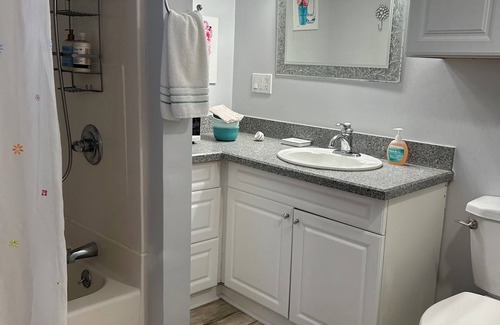 Palmetto Bed & Breakfast | Brown Bunny BnB-Bakery A Peaceful Retreat Palmetto FL Outdoor Spaces WiFi AC